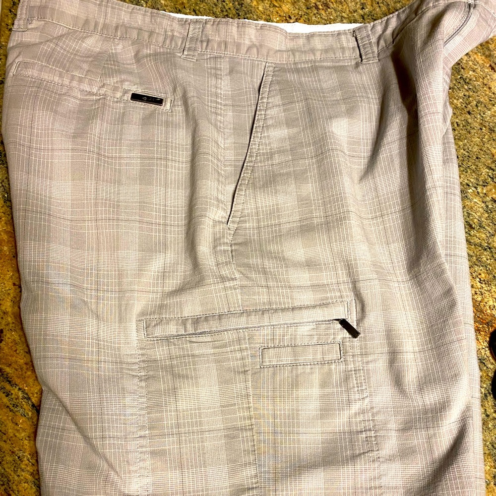 Greg Norman Grey Shorts Size 32